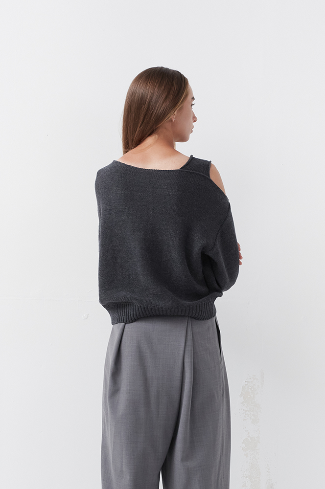 Джемпер вугільний з відкритим плечем (СВ 61)